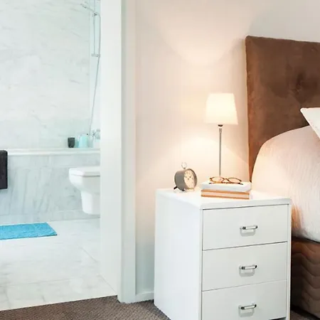 Impressive 2 Bed En In Grand Canal * Dublin