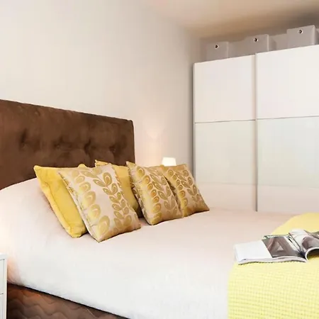 Impressive 2 Bed En In Grand Canal *
